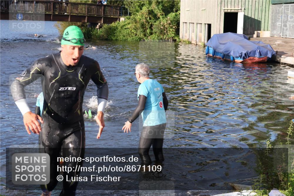 31.08.2025 - Elbe Triathlon Hamburg Luisa Fischer http://msf.ph/oto/8671109 31.08.2025 08:29:46 Schwimmen 190, 229, 238 meine-sportfotos.de