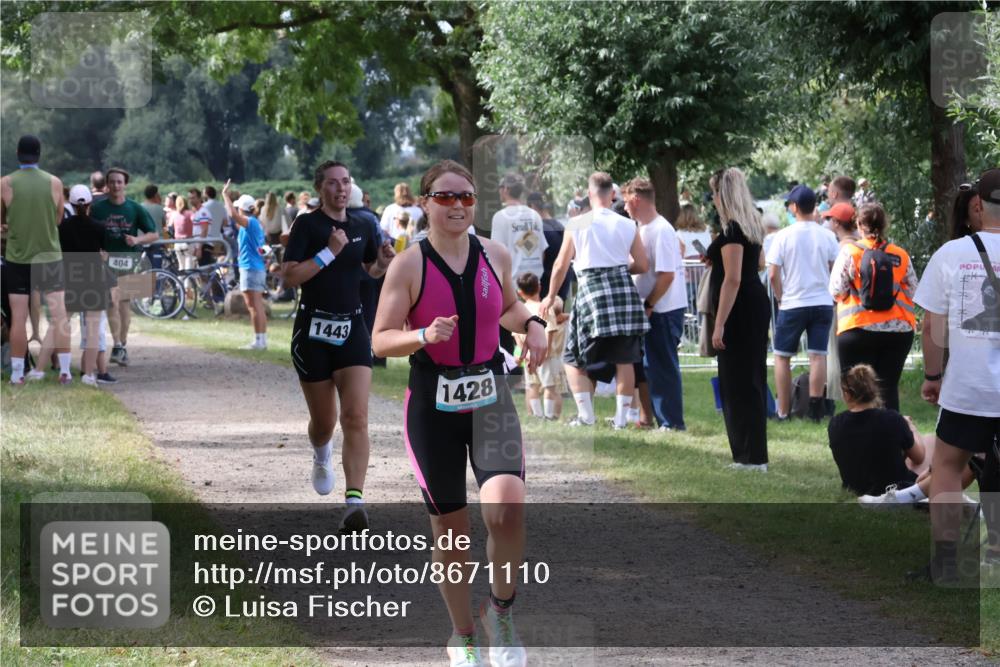 31.08.2025 - Elbe Triathlon Hamburg Luisa Fischer http://msf.ph/oto/8671110 31.08.2025 11:55:12 Laufen 404, 1443, 1428 meine-sportfotos.de
