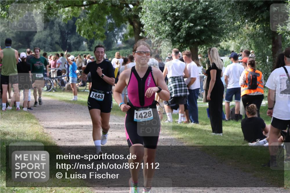 31.08.2025 - Elbe Triathlon Hamburg Luisa Fischer http://msf.ph/oto/8671112 31.08.2025 11:55:12 Laufen 404, 1443, 1428 meine-sportfotos.de