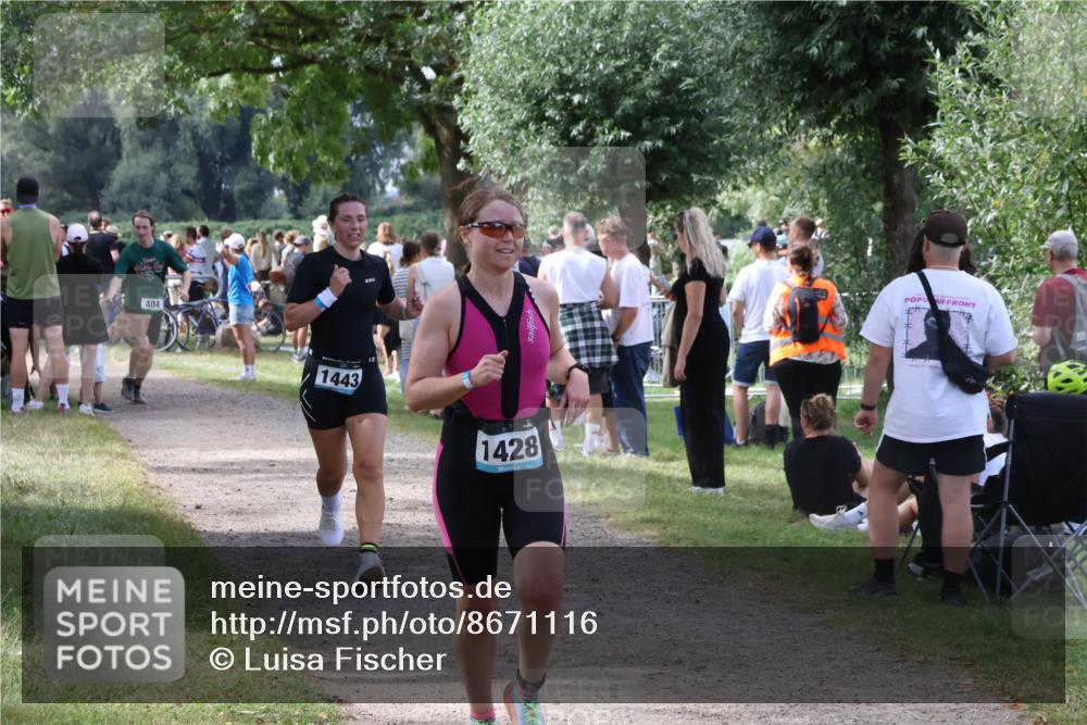 31.08.2025 - Elbe Triathlon Hamburg Luisa Fischer http://msf.ph/oto/8671116 31.08.2025 11:55:12 Laufen 404, 1443, 1428 meine-sportfotos.de