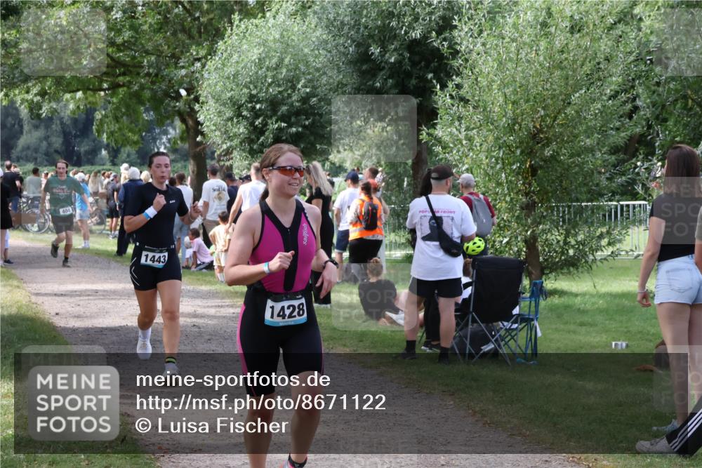 31.08.2025 - Elbe Triathlon Hamburg Luisa Fischer http://msf.ph/oto/8671122 31.08.2025 11:55:13 Laufen 404, 1443, 1428 meine-sportfotos.de
