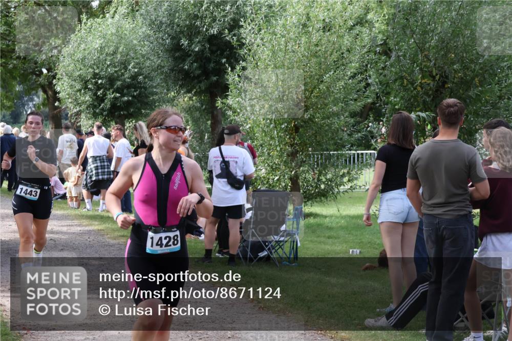 31.08.2025 - Elbe Triathlon Hamburg Luisa Fischer http://msf.ph/oto/8671124 31.08.2025 11:55:13 Laufen 1443, 1428 meine-sportfotos.de