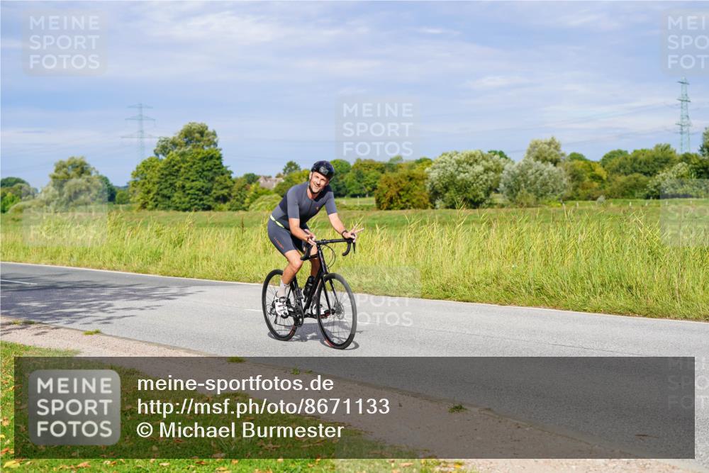 31.08.2025 - Elbe Triathlon Hamburg Michael Burmester http://msf.ph/oto/8671133 31.08.2025 10:02:02 Radfahren 394, 634, 656, 660, 684, 859 meine-sportfotos.de