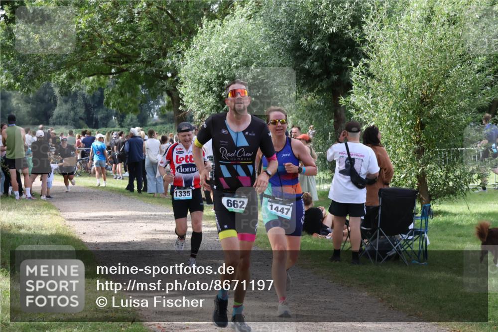 31.08.2025 - Elbe Triathlon Hamburg Luisa Fischer http://msf.ph/oto/8671197 31.08.2025 11:55:25 Laufen 1001, 1335, 662, 1447 meine-sportfotos.de