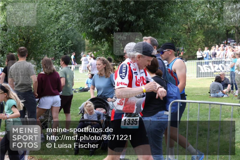 31.08.2025 - Elbe Triathlon Hamburg Luisa Fischer http://msf.ph/oto/8671221 31.08.2025 11:55:29 Laufen 1335 meine-sportfotos.de