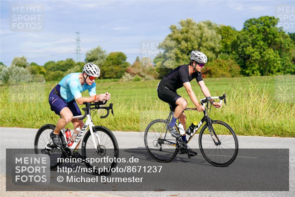 31.08.2025 - Elbe Triathlon Hamburg Michael Burmester http://msf.ph/oto/8671237 31.08.2025 10:02:09 Radfahren 394, 569, 570, 656, 660, 838, 859 meine-sportfotos.de