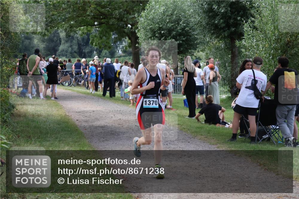 31.08.2025 - Elbe Triathlon Hamburg Luisa Fischer http://msf.ph/oto/8671238 31.08.2025 11:56:01 Laufen 1370 meine-sportfotos.de