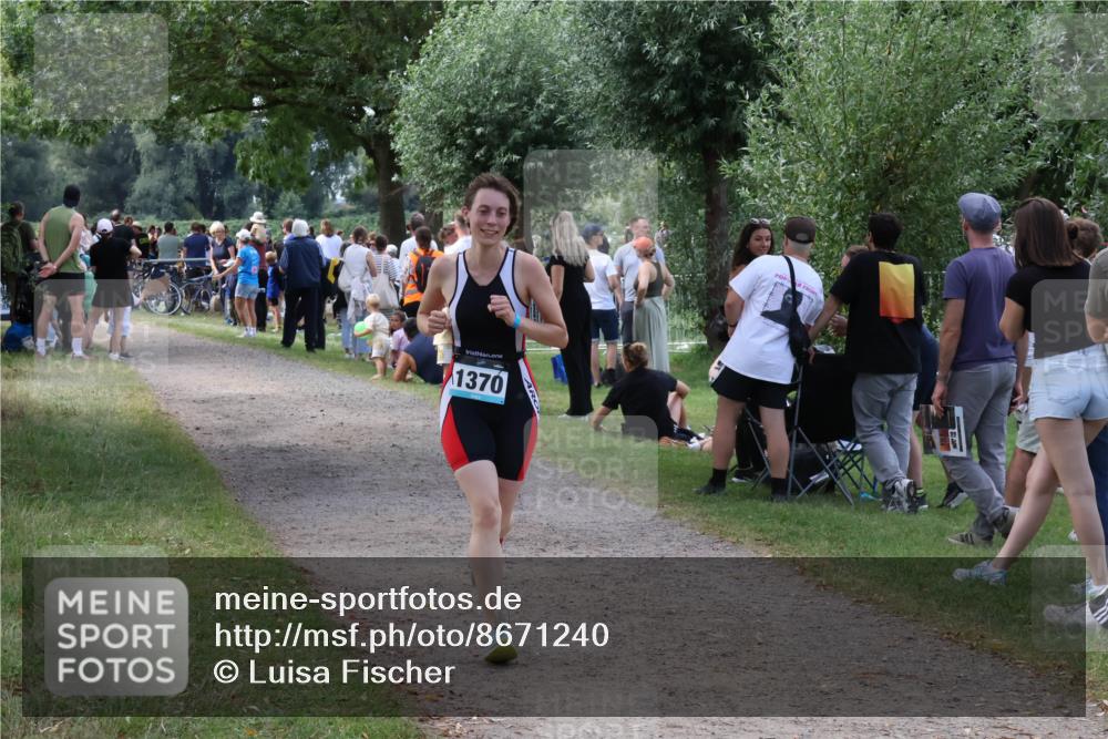 31.08.2025 - Elbe Triathlon Hamburg Luisa Fischer http://msf.ph/oto/8671240 31.08.2025 11:56:01 Laufen 1370 meine-sportfotos.de
