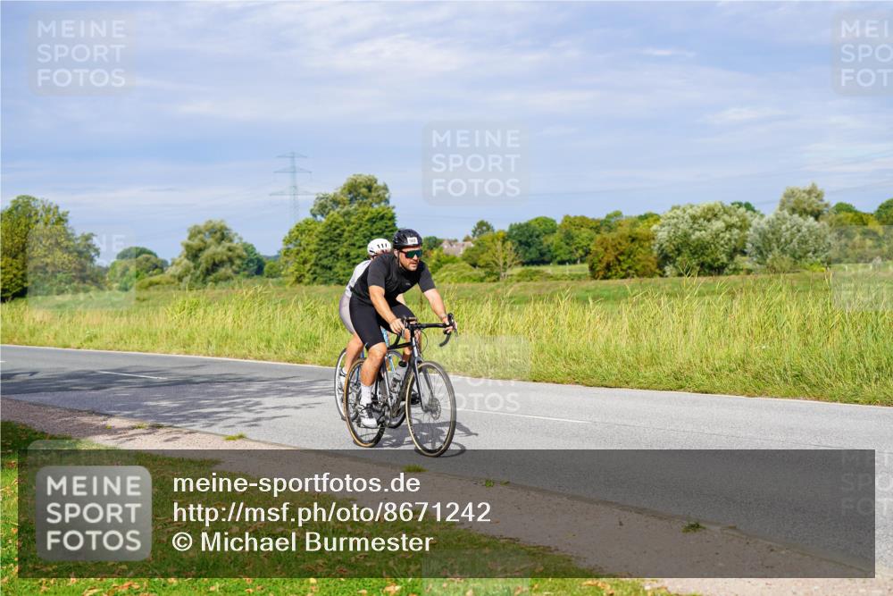 31.08.2025 - Elbe Triathlon Hamburg Michael Burmester http://msf.ph/oto/8671242 31.08.2025 10:02:14 Radfahren 569, 570, 838, 909 meine-sportfotos.de