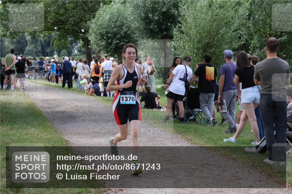 31.08.2025 - Elbe Triathlon Hamburg Luisa Fischer http://msf.ph/oto/8671243 31.08.2025 11:56:01 Laufen 1370 meine-sportfotos.de