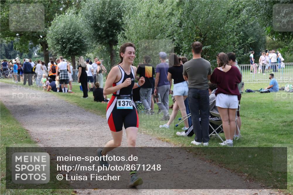 31.08.2025 - Elbe Triathlon Hamburg Luisa Fischer http://msf.ph/oto/8671248 31.08.2025 11:56:02 Laufen 1370 meine-sportfotos.de