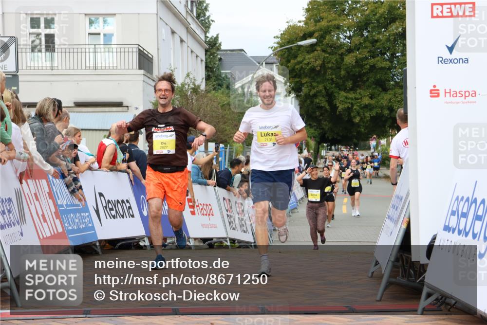 31.08.2025 - 21. Blankeneser Heldenlauf Strokosch-Dieckow http://msf.ph/oto/8671250 31.08.2025 10:32:17 Ziel 2418, 2131, 2182, 2627 meine-sportfotos.de