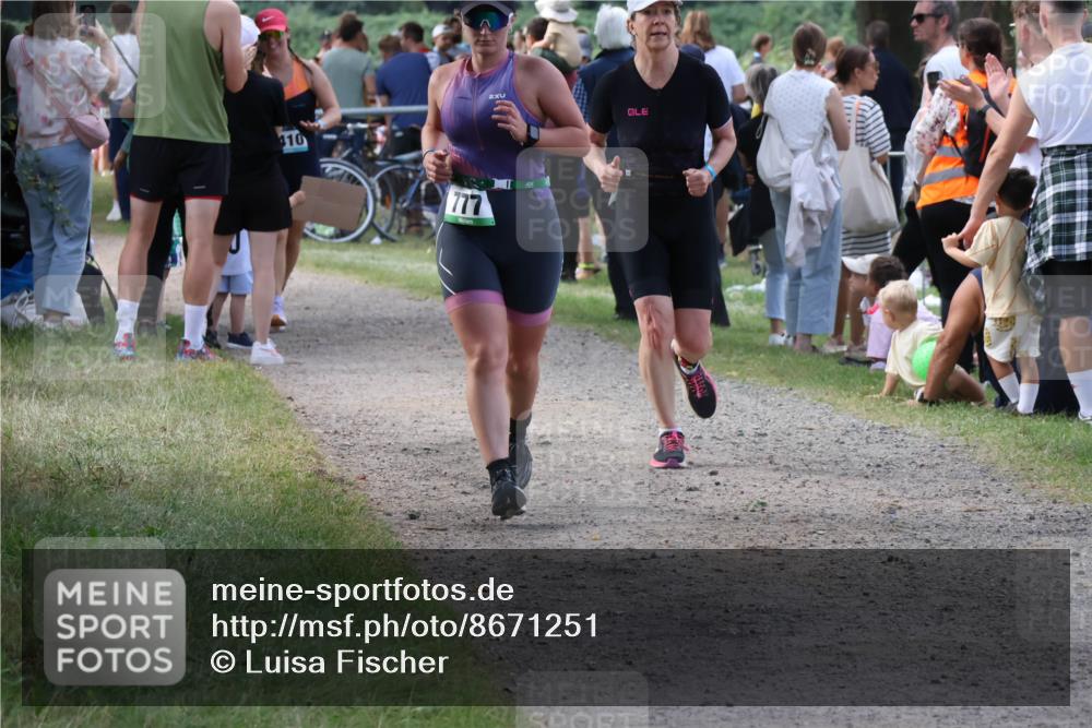 31.08.2025 - Elbe Triathlon Hamburg Luisa Fischer http://msf.ph/oto/8671251 31.08.2025 11:56:12 Laufen 410, 777 meine-sportfotos.de
