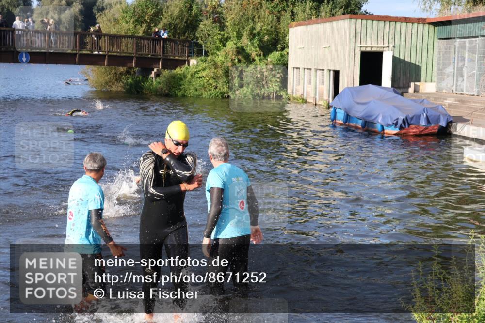 31.08.2025 - Elbe Triathlon Hamburg Luisa Fischer http://msf.ph/oto/8671252 31.08.2025 08:30:10 Schwimmen 172, 187, 242 meine-sportfotos.de