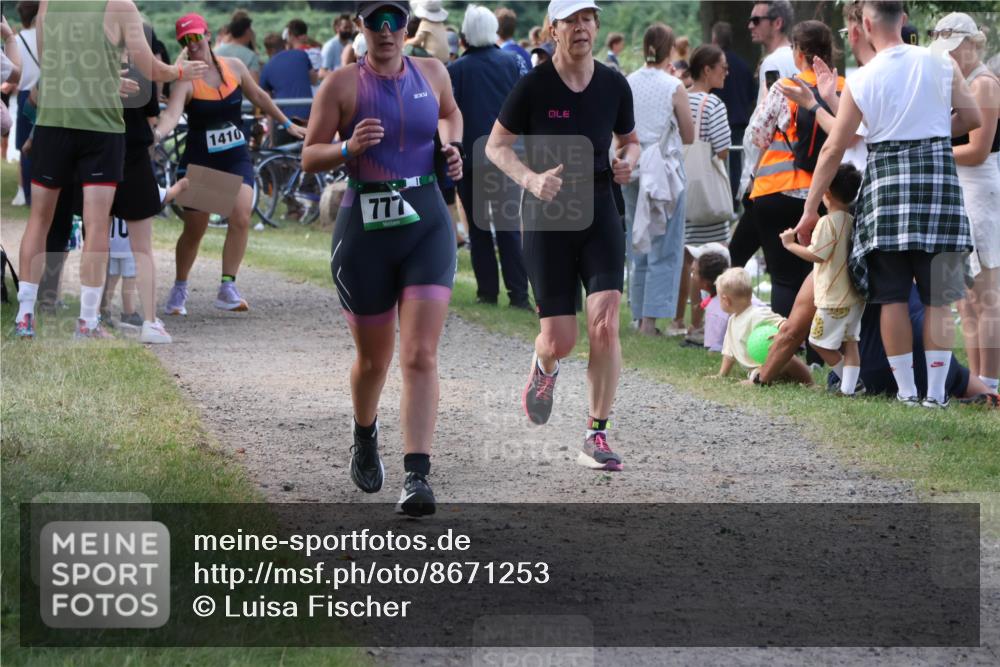 31.08.2025 - Elbe Triathlon Hamburg Luisa Fischer http://msf.ph/oto/8671253 31.08.2025 11:56:12 Laufen 1410, 777 meine-sportfotos.de
