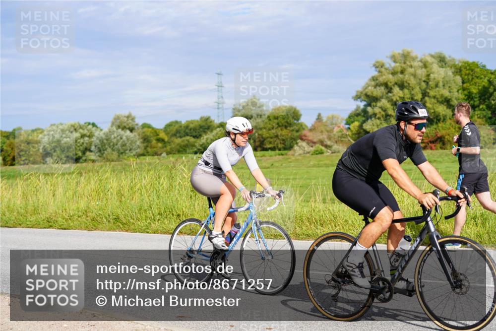 31.08.2025 - Elbe Triathlon Hamburg Michael Burmester http://msf.ph/oto/8671257 31.08.2025 10:02:14 Radfahren 569, 570, 838, 909 meine-sportfotos.de