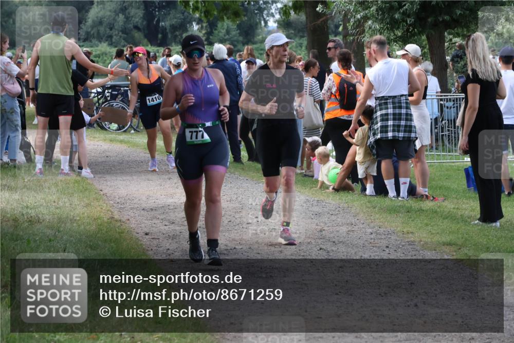 31.08.2025 - Elbe Triathlon Hamburg Luisa Fischer http://msf.ph/oto/8671259 31.08.2025 11:56:13 Laufen 1410, 777 meine-sportfotos.de