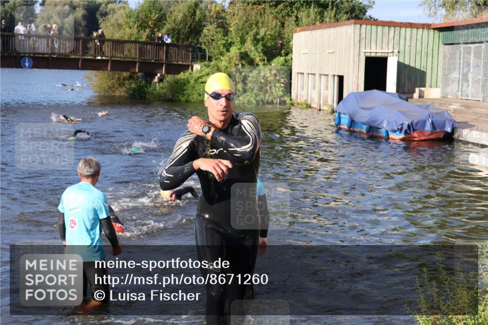 31.08.2025 - Elbe Triathlon Hamburg Luisa Fischer http://msf.ph/oto/8671260 31.08.2025 08:30:11 Schwimmen 172, 187, 242 meine-sportfotos.de