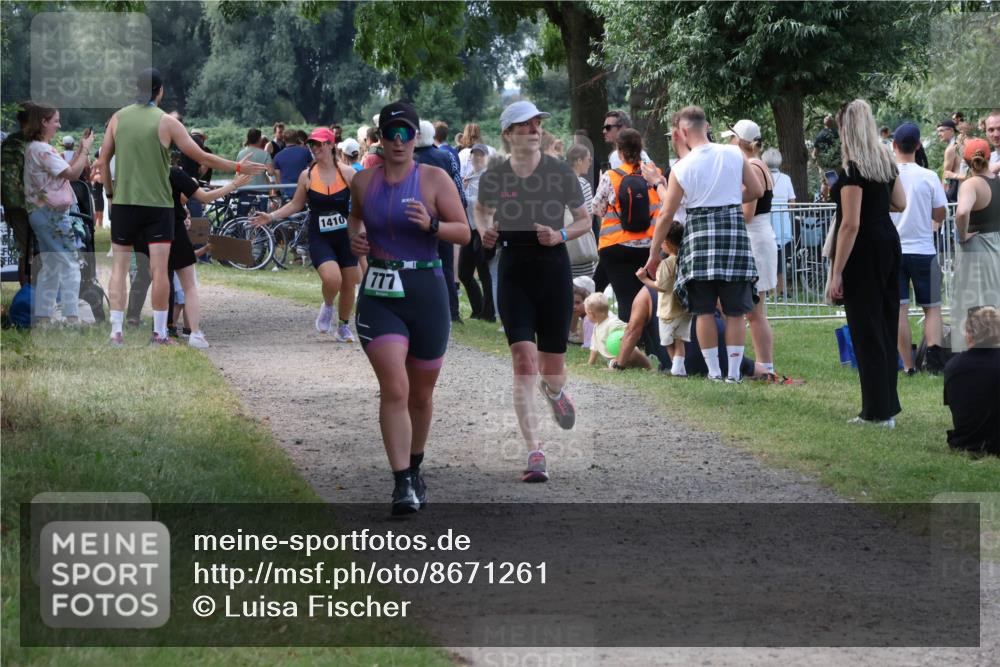 31.08.2025 - Elbe Triathlon Hamburg Luisa Fischer http://msf.ph/oto/8671261 31.08.2025 11:56:13 Laufen 1410, 777 meine-sportfotos.de