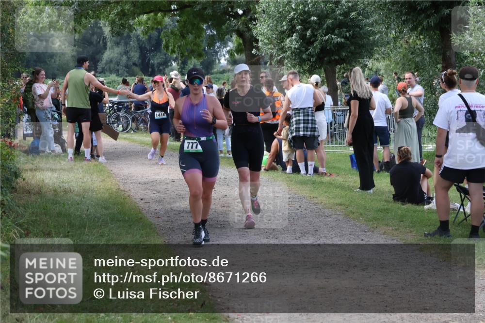 31.08.2025 - Elbe Triathlon Hamburg Luisa Fischer http://msf.ph/oto/8671266 31.08.2025 11:56:14 Laufen 1410, 777 meine-sportfotos.de
