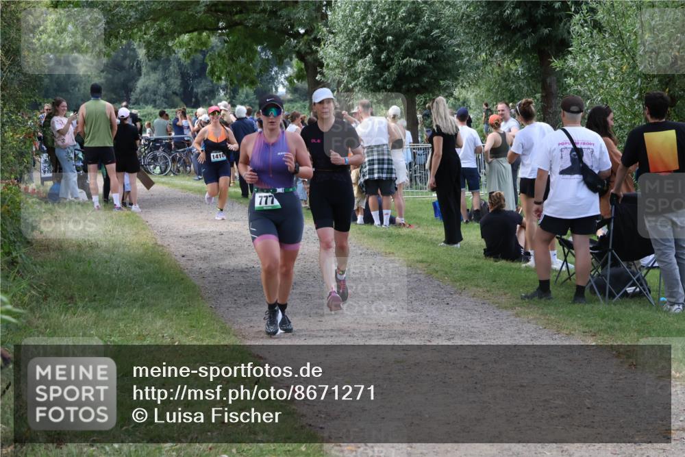 31.08.2025 - Elbe Triathlon Hamburg Luisa Fischer http://msf.ph/oto/8671271 31.08.2025 11:56:15 Laufen 1410, 777 meine-sportfotos.de