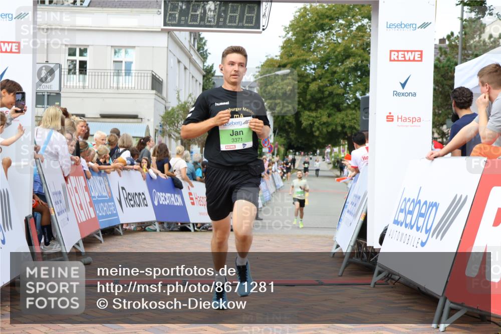 31.08.2025 - 21. Blankeneser Heldenlauf Strokosch-Dieckow http://msf.ph/oto/8671281 31.08.2025 10:53:20 Ziel 3371, 3636, 3272 meine-sportfotos.de