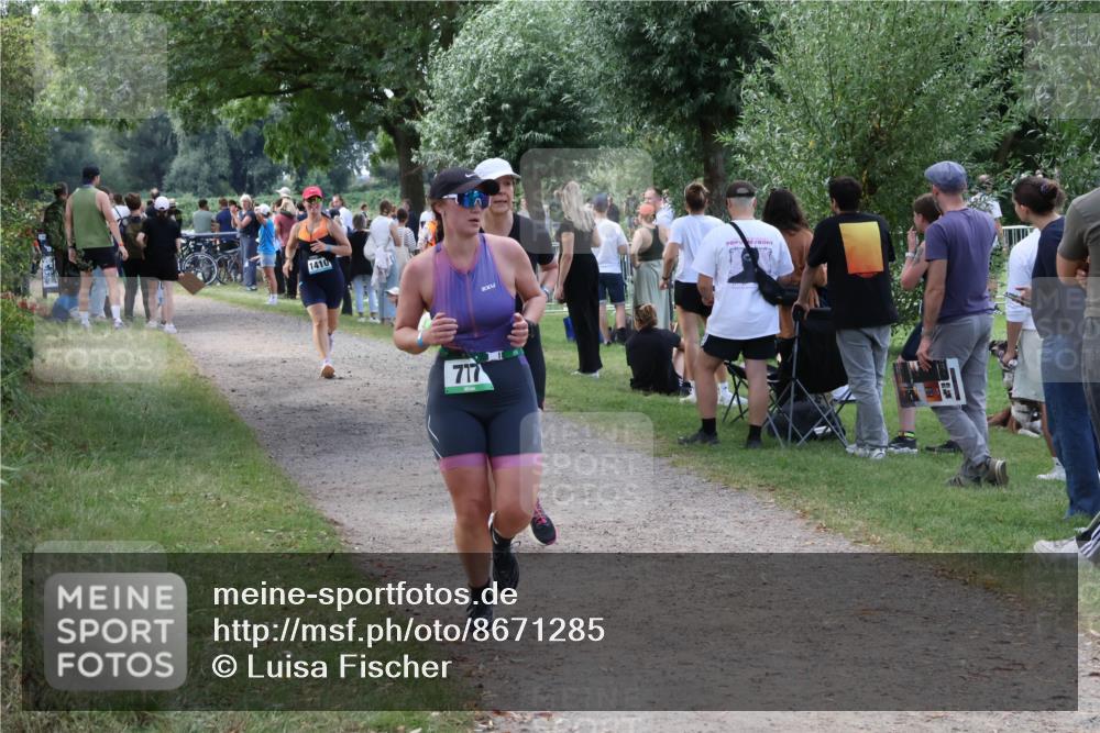 31.08.2025 - Elbe Triathlon Hamburg Luisa Fischer http://msf.ph/oto/8671285 31.08.2025 11:56:16 Laufen 1410, 717 meine-sportfotos.de