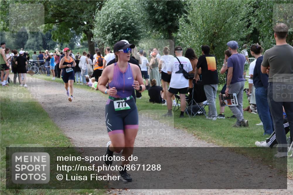 31.08.2025 - Elbe Triathlon Hamburg Luisa Fischer http://msf.ph/oto/8671288 31.08.2025 11:56:17 Laufen 1410, 777, 2 meine-sportfotos.de