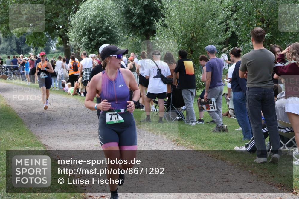 31.08.2025 - Elbe Triathlon Hamburg Luisa Fischer http://msf.ph/oto/8671292 31.08.2025 11:56:17 Laufen 1410, 717, 2 meine-sportfotos.de