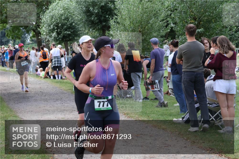 31.08.2025 - Elbe Triathlon Hamburg Luisa Fischer http://msf.ph/oto/8671293 31.08.2025 11:56:17 Laufen 1410, 777, 2 meine-sportfotos.de