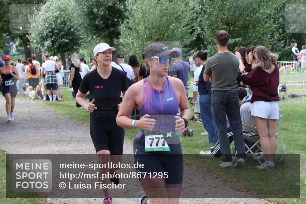 31.08.2025 - Elbe Triathlon Hamburg Luisa Fischer http://msf.ph/oto/8671295 31.08.2025 11:56:18 Laufen 1410, 777, 2 meine-sportfotos.de