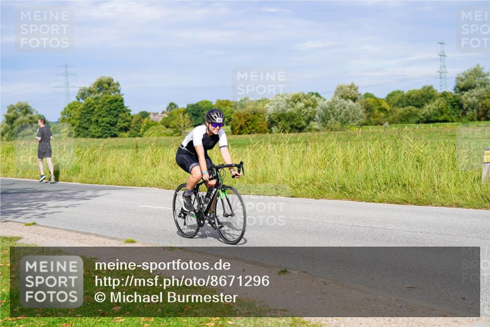 31.08.2025 - Elbe Triathlon Hamburg Michael Burmester http://msf.ph/oto/8671296 31.08.2025 10:02:21 Radfahren 808 meine-sportfotos.de