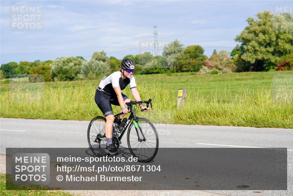 31.08.2025 - Elbe Triathlon Hamburg Michael Burmester http://msf.ph/oto/8671304 31.08.2025 10:02:22 Radfahren 808 meine-sportfotos.de