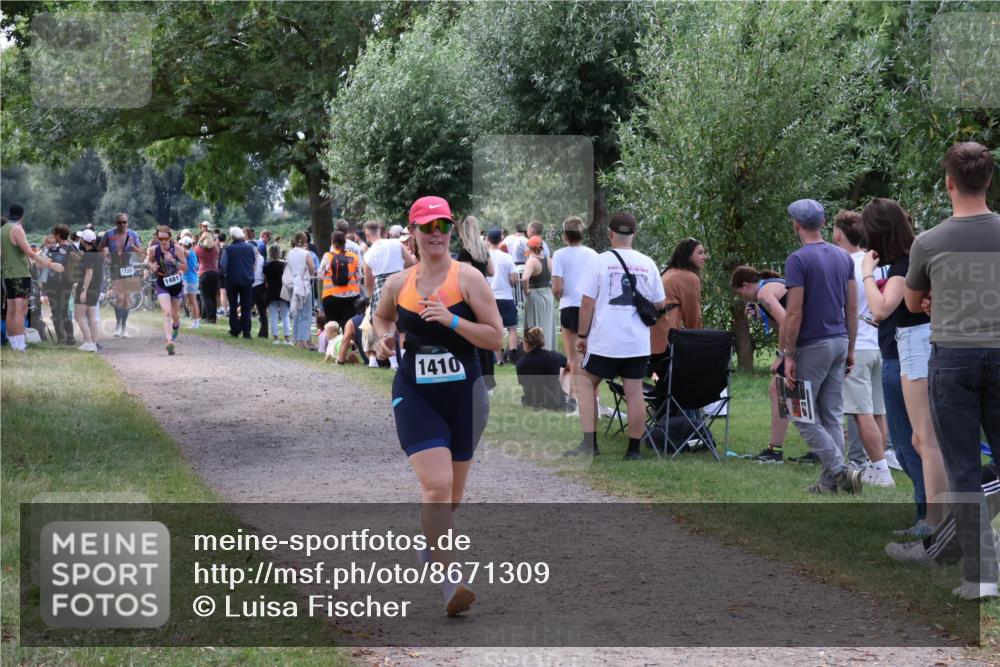 31.08.2025 - Elbe Triathlon Hamburg Luisa Fischer http://msf.ph/oto/8671309 31.08.2025 11:56:20 Laufen 1328, 1481, 1410 meine-sportfotos.de