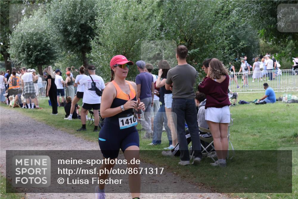 31.08.2025 - Elbe Triathlon Hamburg Luisa Fischer http://msf.ph/oto/8671317 31.08.2025 11:56:21 Laufen 1410 meine-sportfotos.de