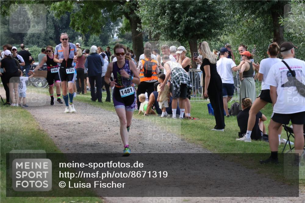 31.08.2025 - Elbe Triathlon Hamburg Luisa Fischer http://msf.ph/oto/8671319 31.08.2025 11:56:24 Laufen 1450, 1328, 1481 meine-sportfotos.de