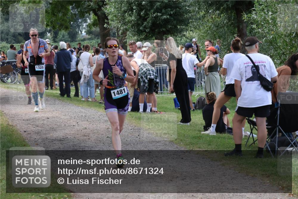 31.08.2025 - Elbe Triathlon Hamburg Luisa Fischer http://msf.ph/oto/8671324 31.08.2025 11:56:25 Laufen 14, 1328, 1481 meine-sportfotos.de