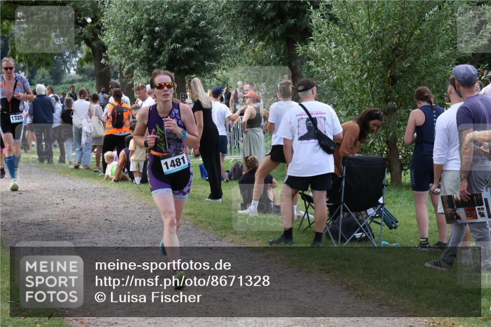 31.08.2025 - Elbe Triathlon Hamburg Luisa Fischer http://msf.ph/oto/8671328 31.08.2025 11:56:25 Laufen 1328, 1481 meine-sportfotos.de