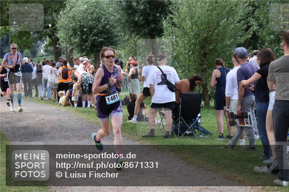 31.08.2025 - Elbe Triathlon Hamburg Luisa Fischer http://msf.ph/oto/8671331 31.08.2025 11:56:26 Laufen 1328, 1481 meine-sportfotos.de