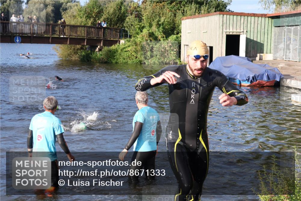 31.08.2025 - Elbe Triathlon Hamburg Luisa Fischer http://msf.ph/oto/8671333 31.08.2025 08:30:20 Schwimmen 187, 223, 242 meine-sportfotos.de