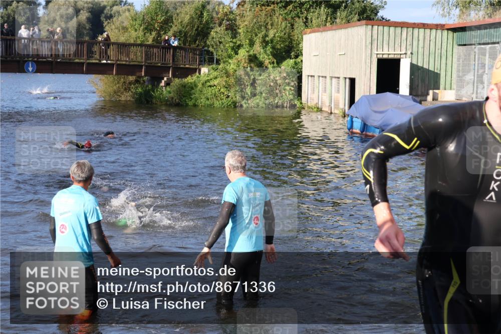 31.08.2025 - Elbe Triathlon Hamburg Luisa Fischer http://msf.ph/oto/8671336 31.08.2025 08:30:21 Schwimmen 187, 223, 242 meine-sportfotos.de