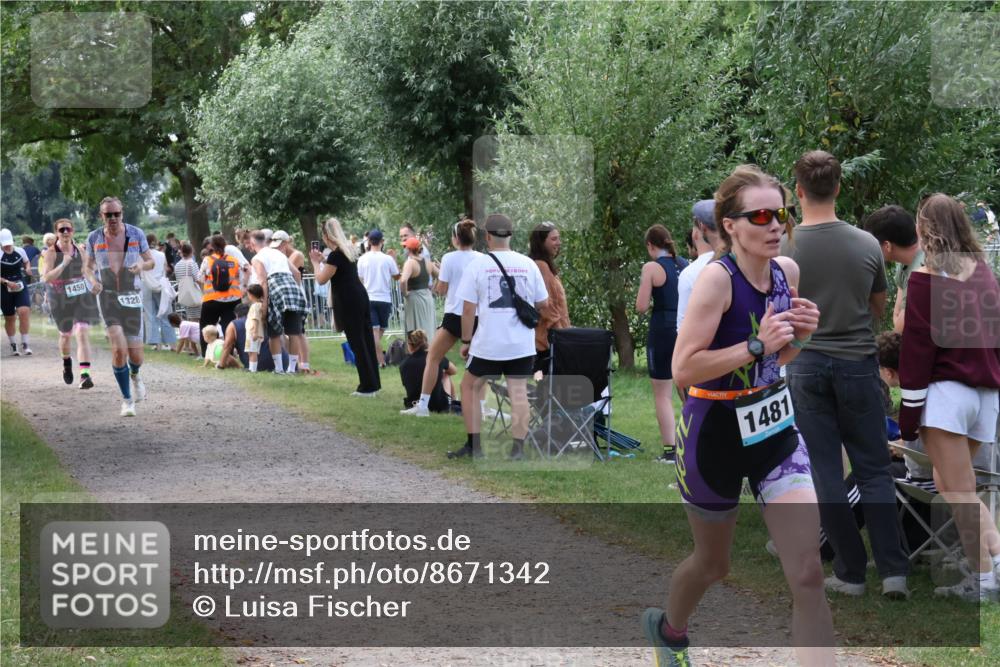 31.08.2025 - Elbe Triathlon Hamburg Luisa Fischer http://msf.ph/oto/8671342 31.08.2025 11:56:27 Laufen 1450, 1328, 1481 meine-sportfotos.de