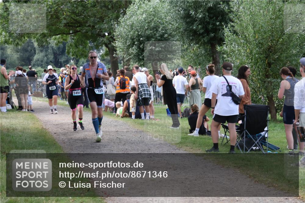31.08.2025 - Elbe Triathlon Hamburg Luisa Fischer http://msf.ph/oto/8671346 31.08.2025 11:56:28 Laufen 869, 1450, 1328 meine-sportfotos.de