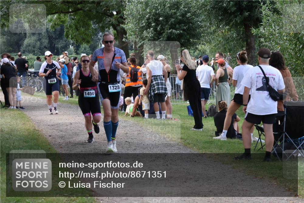 31.08.2025 - Elbe Triathlon Hamburg Luisa Fischer http://msf.ph/oto/8671351 31.08.2025 11:56:28 Laufen 869, 1450, 1328 meine-sportfotos.de