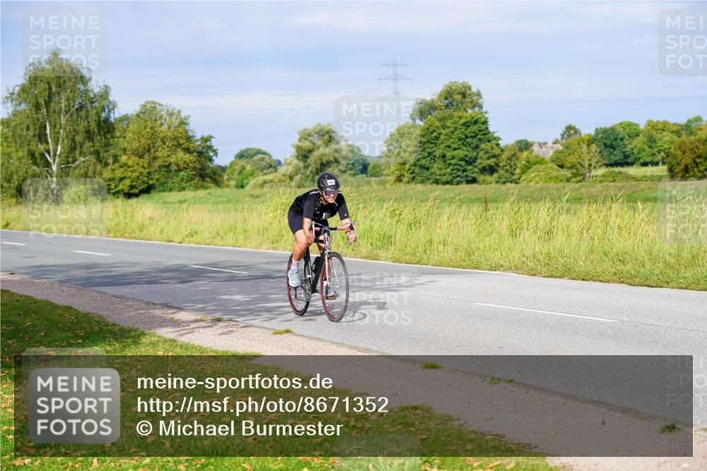 31.08.2025 - Elbe Triathlon Hamburg Michael Burmester http://msf.ph/oto/8671352 31.08.2025 10:02:49 Radfahren 599, 614, 638, 803 meine-sportfotos.de