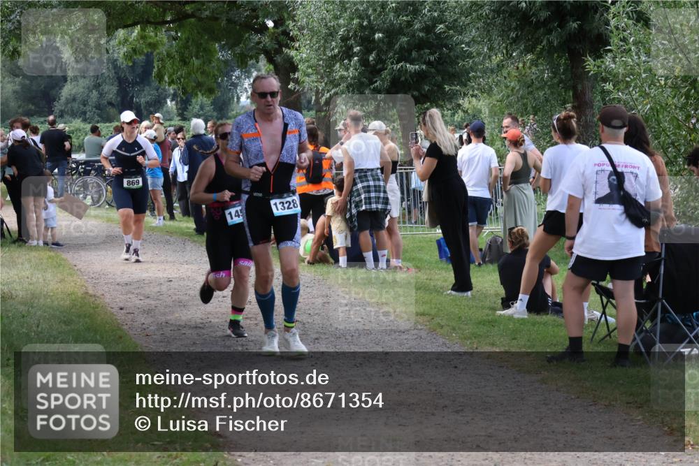 31.08.2025 - Elbe Triathlon Hamburg Luisa Fischer http://msf.ph/oto/8671354 31.08.2025 11:56:29 Laufen 869, 145, 1328 meine-sportfotos.de