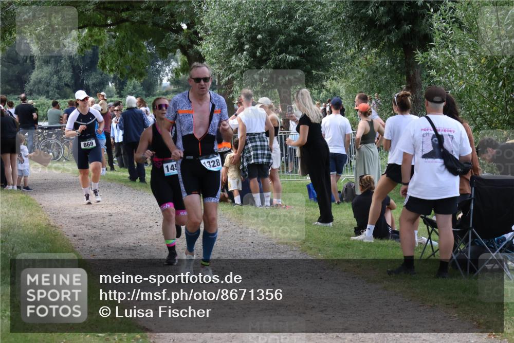 31.08.2025 - Elbe Triathlon Hamburg Luisa Fischer http://msf.ph/oto/8671356 31.08.2025 11:56:29 Laufen 869, 145, 1328 meine-sportfotos.de