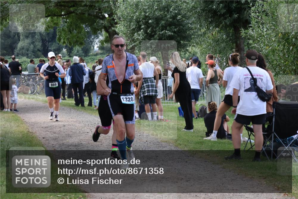 31.08.2025 - Elbe Triathlon Hamburg Luisa Fischer http://msf.ph/oto/8671358 31.08.2025 11:56:29 Laufen 869, 1328 meine-sportfotos.de