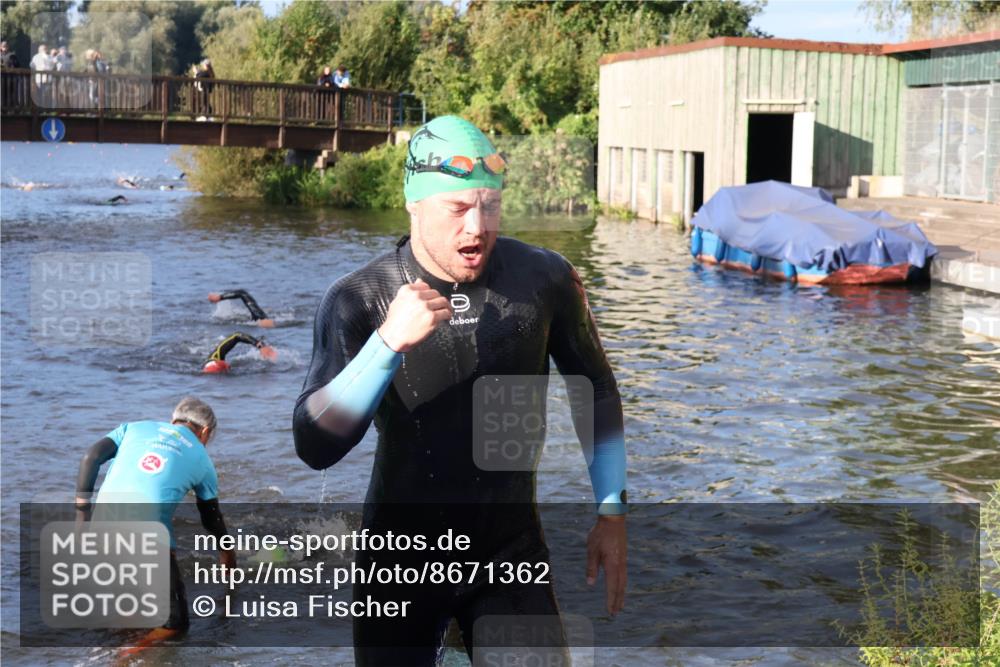 31.08.2025 - Elbe Triathlon Hamburg Luisa Fischer http://msf.ph/oto/8671362 31.08.2025 08:30:30 Schwimmen 220, 223 meine-sportfotos.de