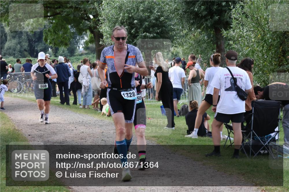 31.08.2025 - Elbe Triathlon Hamburg Luisa Fischer http://msf.ph/oto/8671364 31.08.2025 11:56:30 Laufen 869, 1328, 50 meine-sportfotos.de